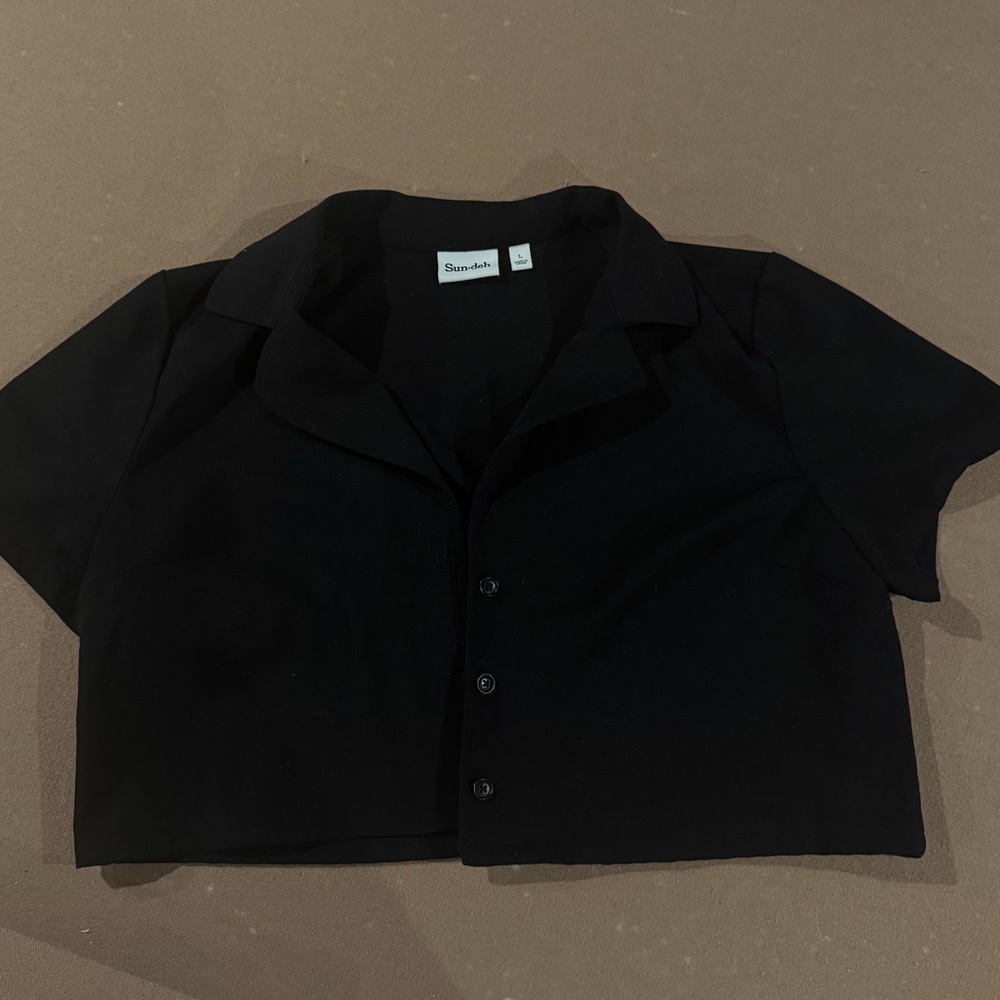 Aritzia Cropped Black button down shirt